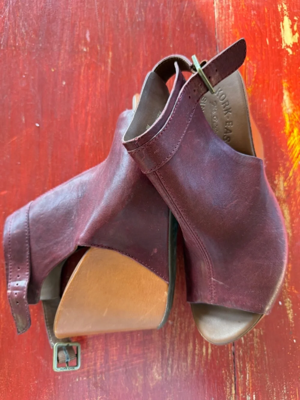 BURGUNDY wedges 8M